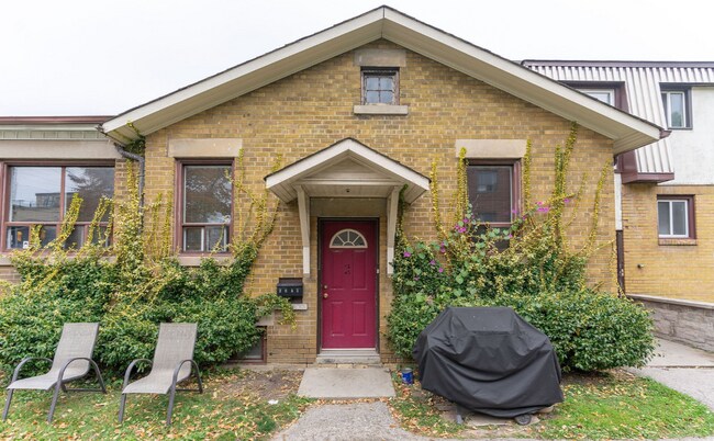 Photo du bâtiment - 1641 Victoria Park Av