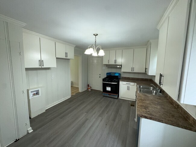Foto del edificio - 312 Pine Ridge Rd
