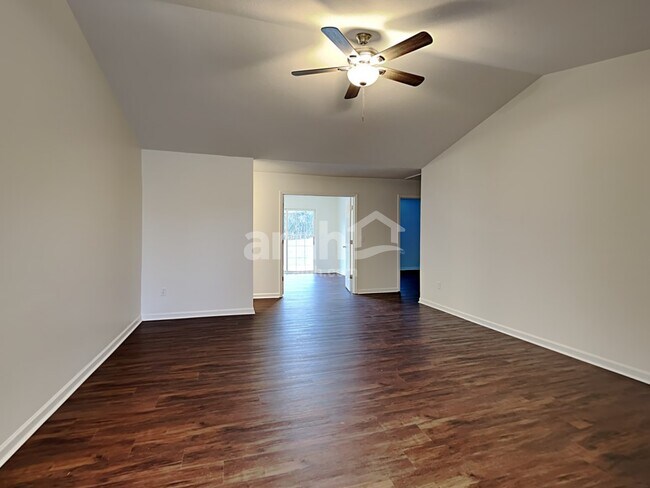Building Photo - 200 Kingscreek Drive