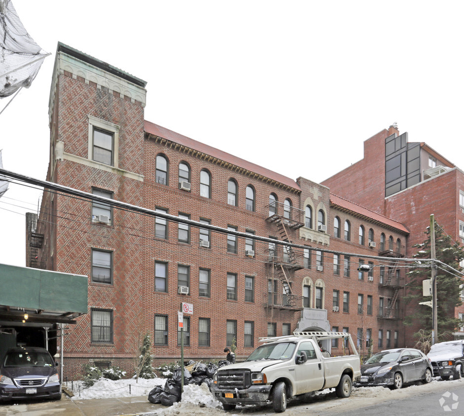 Primary Photo - Sanford Towers