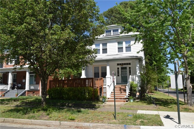 Building Photo - 301 W 30th St