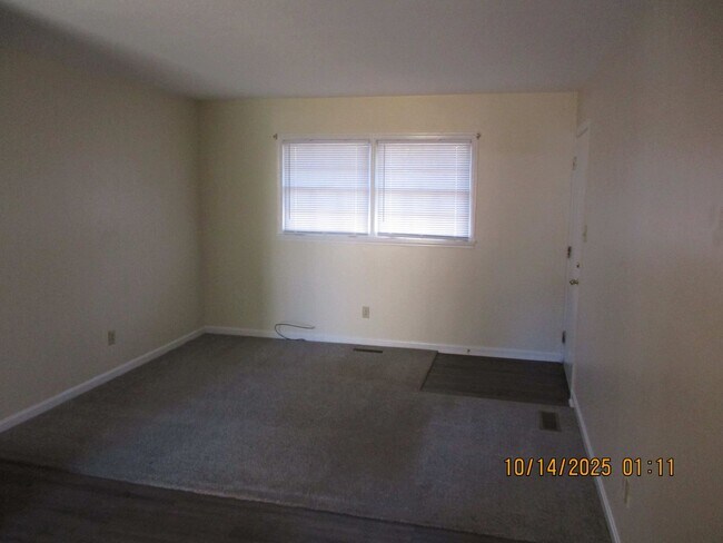 Foto del edificio - 2213 Robinhood Rd