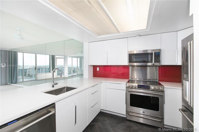 Foto del edificio - 400 South Pointe Dr
