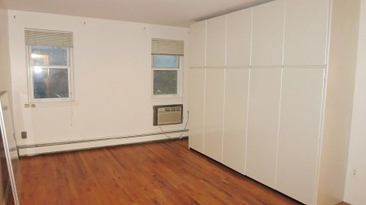 Building Photo - 1247 E 69th St