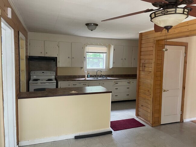kitchen - 28 Pleasant Hill Rd