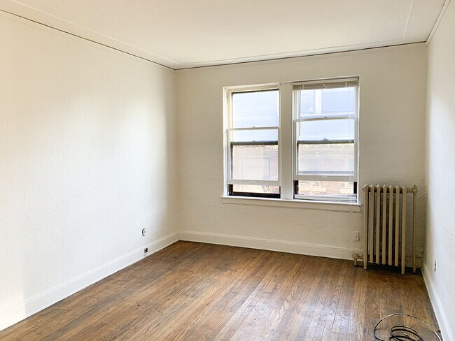 Building Photo - 1725 Van Dyke St