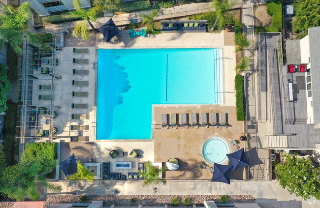 Piscina con estilo de centro turístico - Verandas