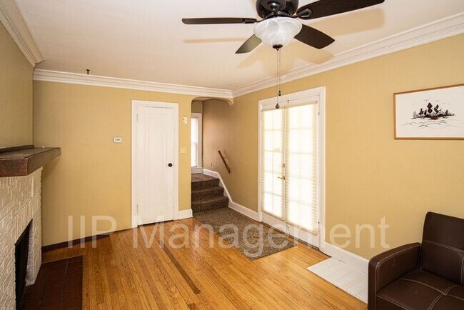Building Photo - 3BR 1BA (side by side) Duplex in Shaker He...