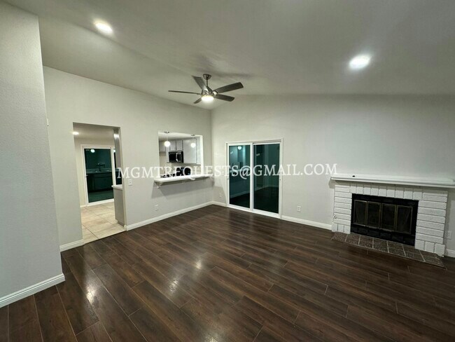 Building Photo - 193 Mistletoe Drive, Unit #1