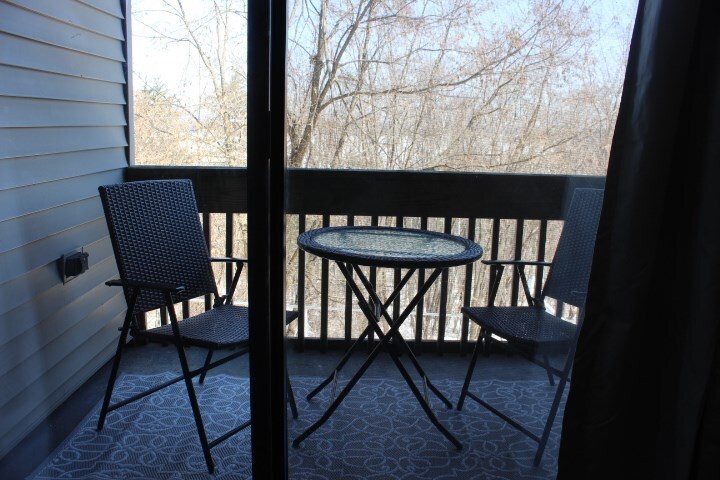 Primary Photo - 107 Treetop Cir
