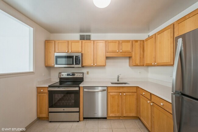 Building Photo - 211 E Ohio St