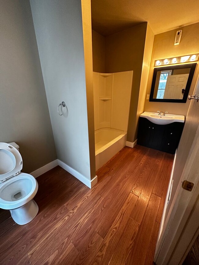 Foto del edificio - Southeast Lancaster 3 BR Home For Rent