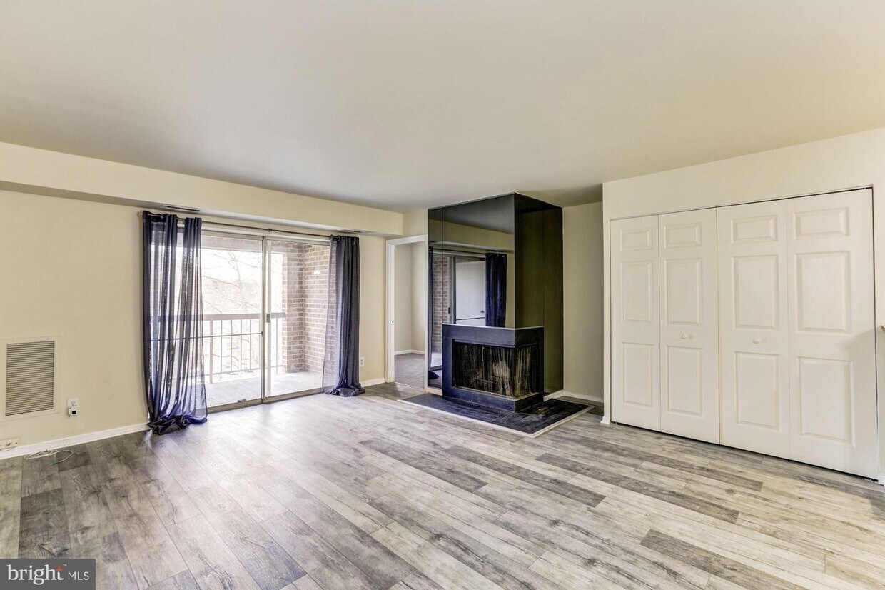 Foto principal - 5920 Cove Landing Rd