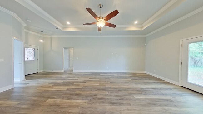Building Photo - 217 Evergreen Dr
