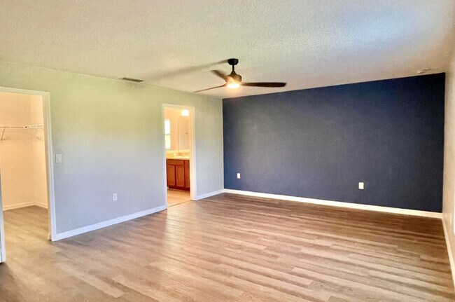 Building Photo - 1459 Saxony Rd SW