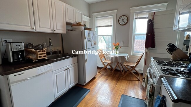 Building Photo - 96 Columbia St