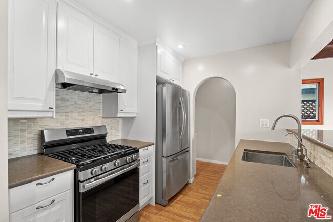 Building Photo - 3644 Maplewood Ave