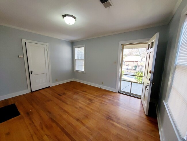 Building Photo - 517 S Barksdale St