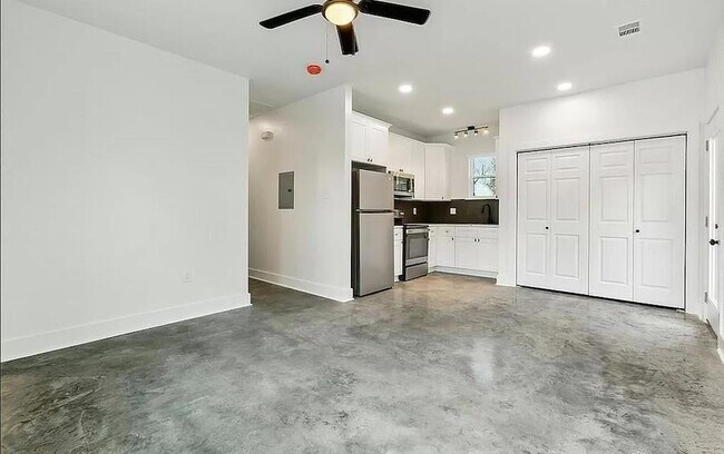 Building Photo - 310 Reiss Pl