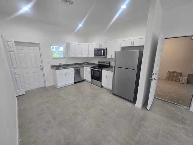 Building Photo - BRAND NEW 2/2/1 -  SW LEHIGH ACRES