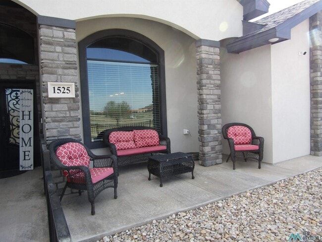 Building Photo - 1525 W Mahone Dr