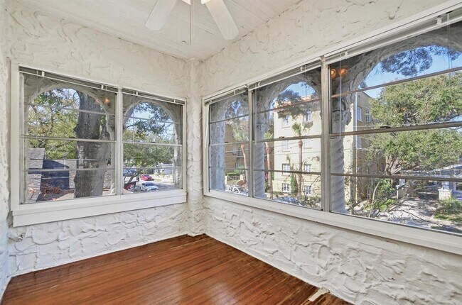 Building Photo - 2116 W Dekle Ave