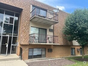 Building Photo - 6601 Hearne Rd