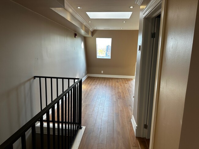 Photo du bâtiment - Beaconsfield Village - 2 Bedroom Unit