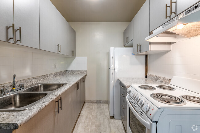 2BR, 1BA - Kitchen - 21 Welsford Gdns