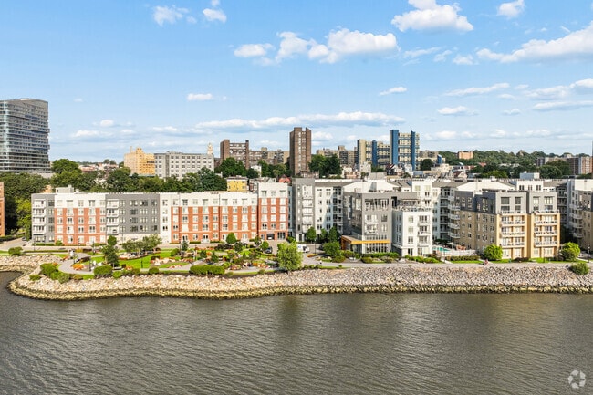 Building Photo - Apex Hudson Riverfront