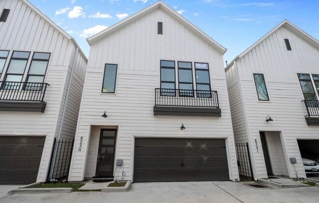 Building Photo - 823 Mansfield St