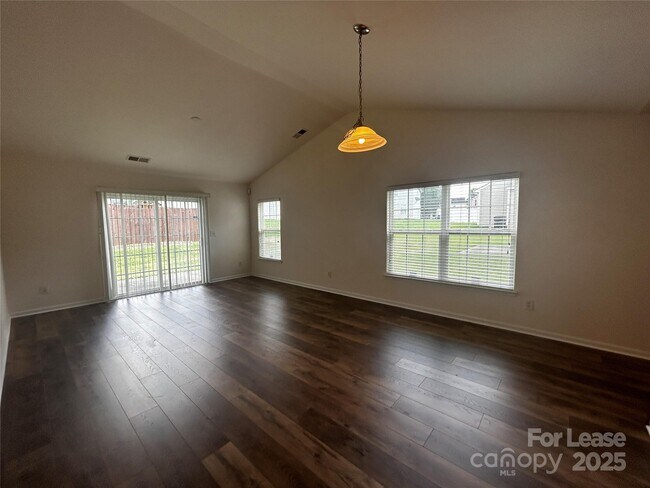Foto del edificio - 908 Swearngan Ridge Ct