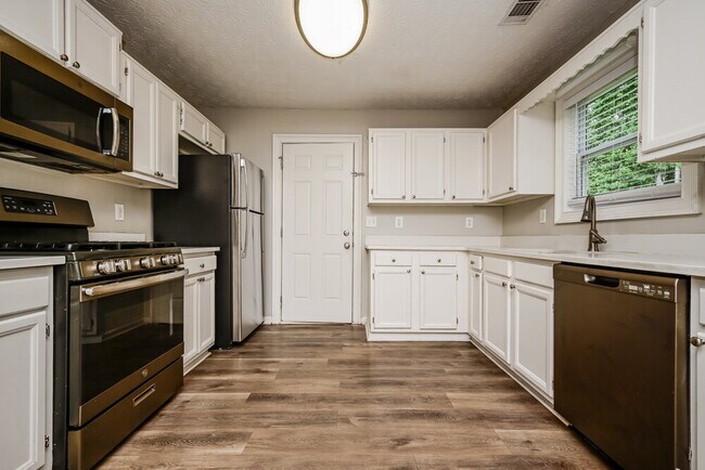 Building Photo - 2600 Trotters Walk Trail