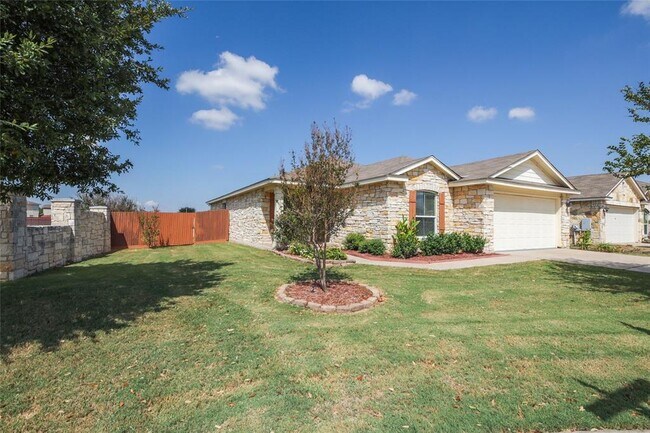 Building Photo - 303 N Hunting Lodge Ln