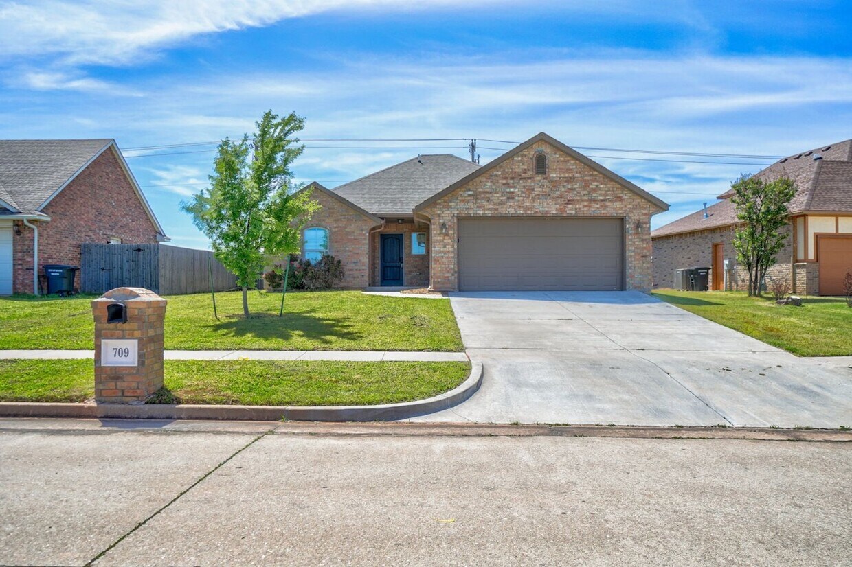 709 Sweetgum Street Moore, Ok. 73160 Do n... - 709 Sweetgum Street Moore, Ok. 73160  Do n...