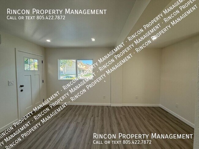 Foto del edificio - 2585-2587 Warbler Ave