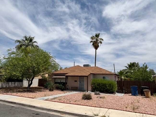 Building Photo - 1337 Melville Dr