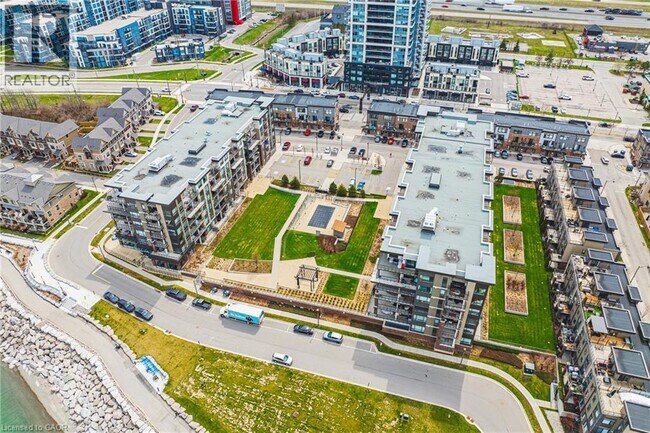 Photo du bâtiment - 10 Esplanade Ln