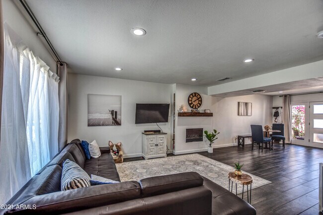 Foto del edificio - 6153 N Granite Reef Rd