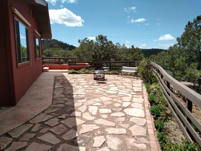 Foto del edificio - Furnished Month to Month Rental ~ Beautiful Views & Outdoor Living