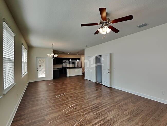 Building Photo - 205 Crestrun Loop