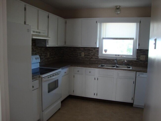 Foto del edificio - Four Bedroom Oakland Adjacent