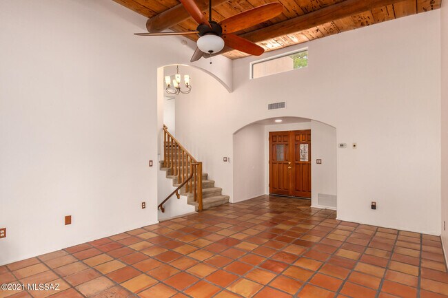 Building Photo - 9361 N Camino De La Tierra