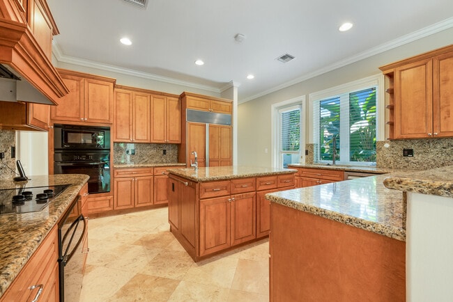 Building Photo - 13680 Deering Bay Dr