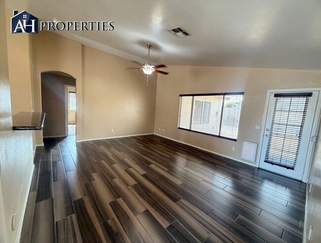 Building Photo - 9543 W Sunnyslope Ln