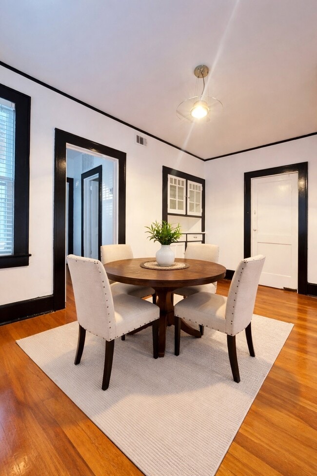 Building Photo - 614 Peden St