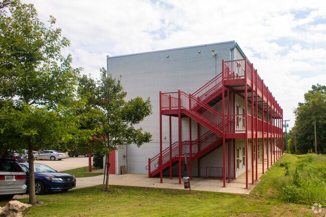 Foto del edificio - Sergeant's Apartments