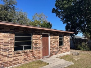 Building Photo - 915 N Iowa Ave