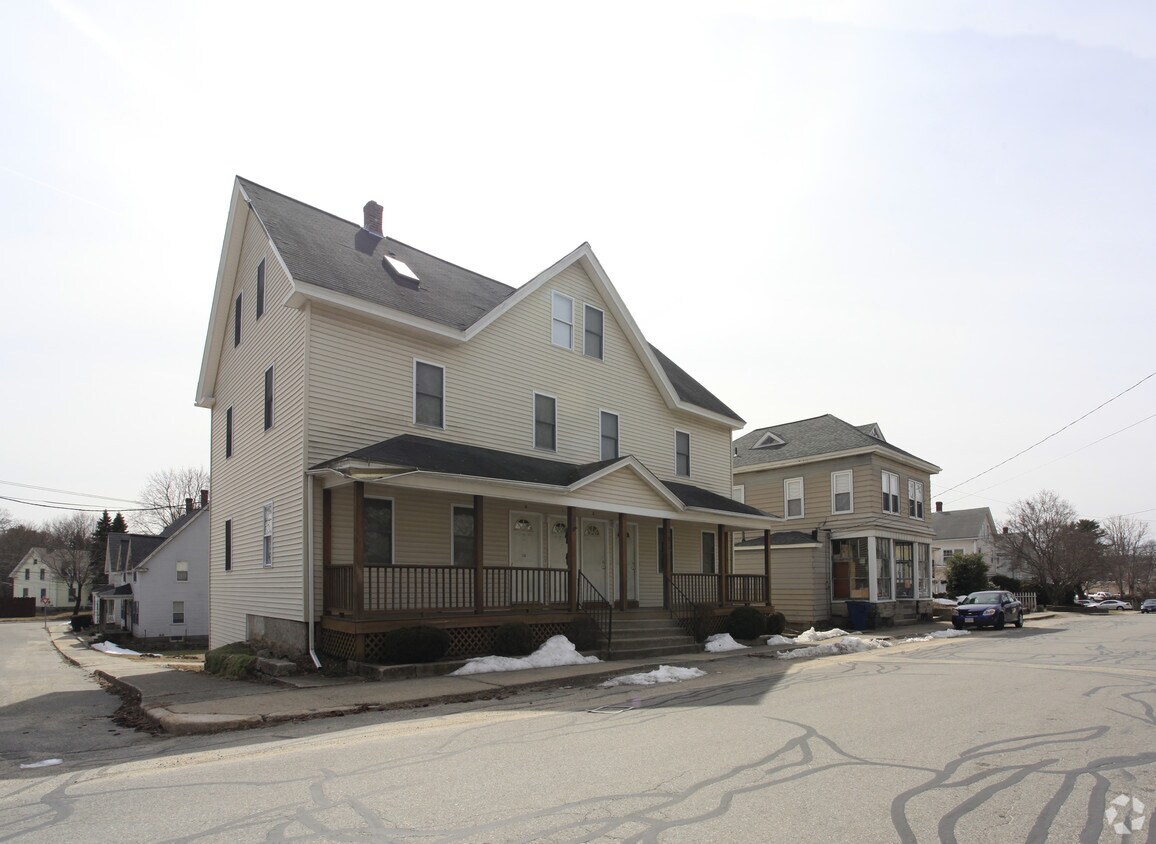 4244 East St, Whitinsville, MA 01588 Apartments in Whitinsville, MA