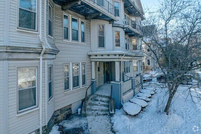 Building Entrance - 226 Clifton St